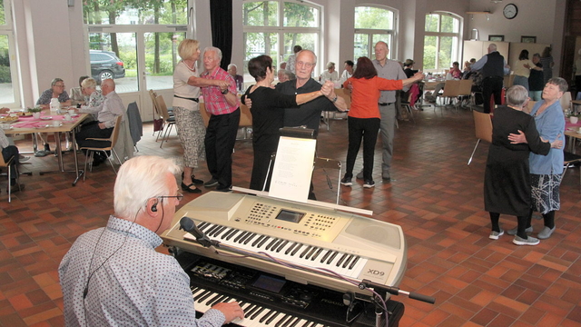 Wbg. Stadt Kulturring Senioren Tanz Cafe 05 2023.19 v1